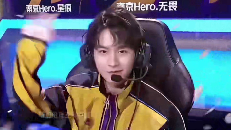 他总是在比 他总是在比