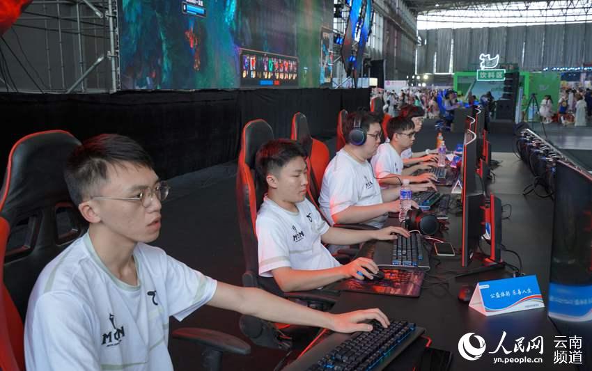 身体对抗中 身体对抗中