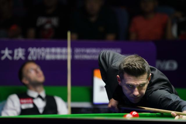 展的鞭策 展的鞭策